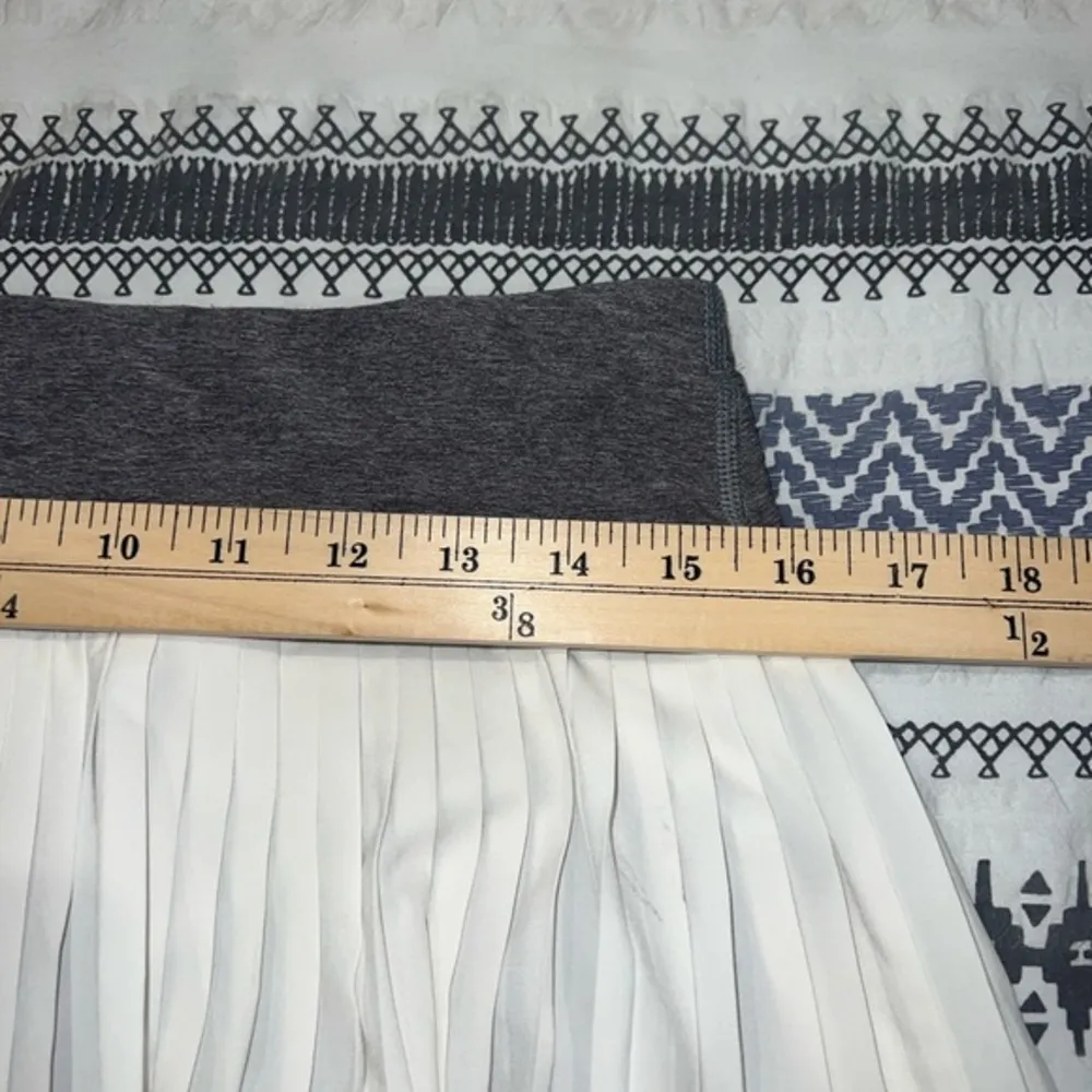 Lululemon Womnens size 6 Pleat‎ To Street White Pleated Mini Skirt Skort II - Image 3