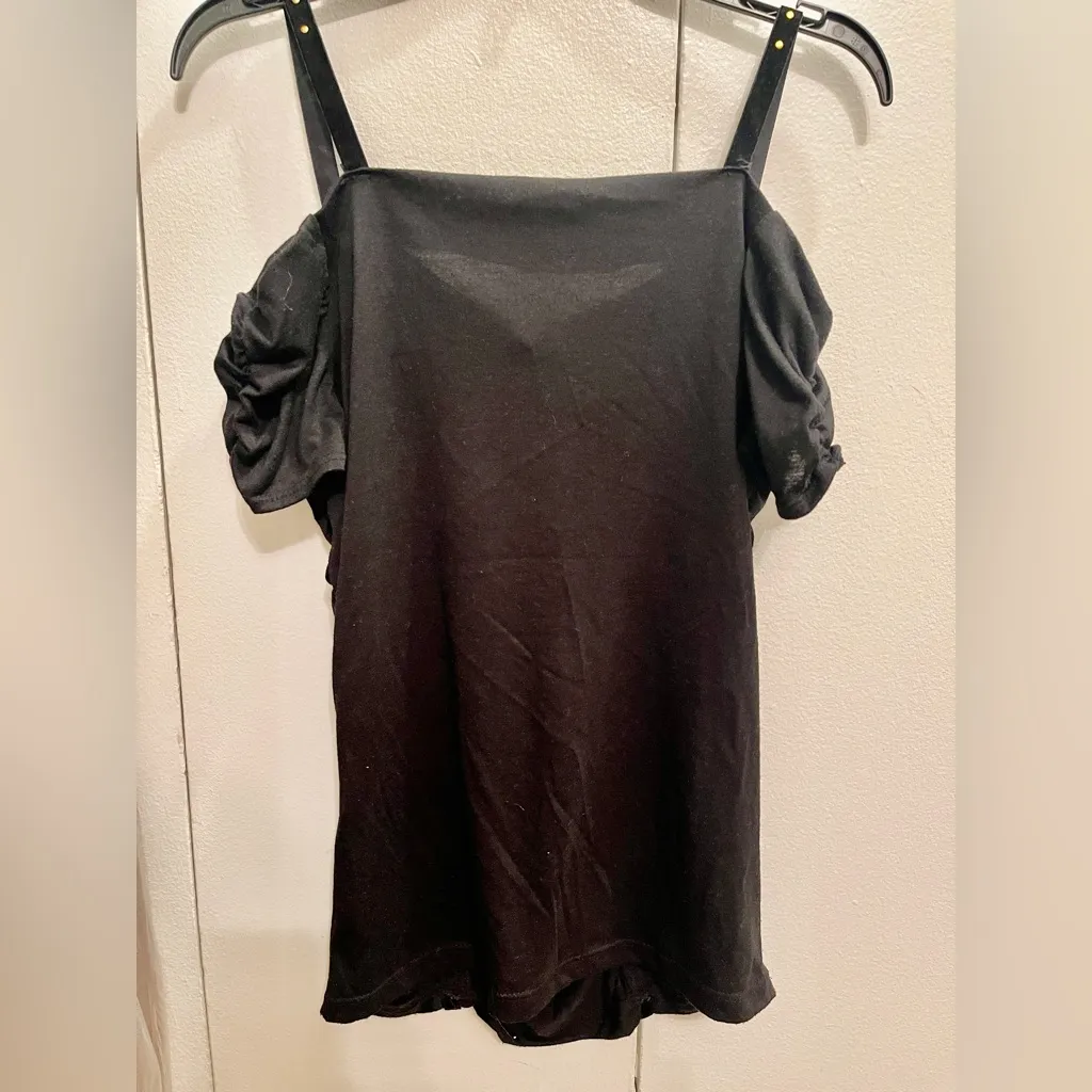 NWOT Entry Black Off Shoulder Ruched Studded Top - Image 8