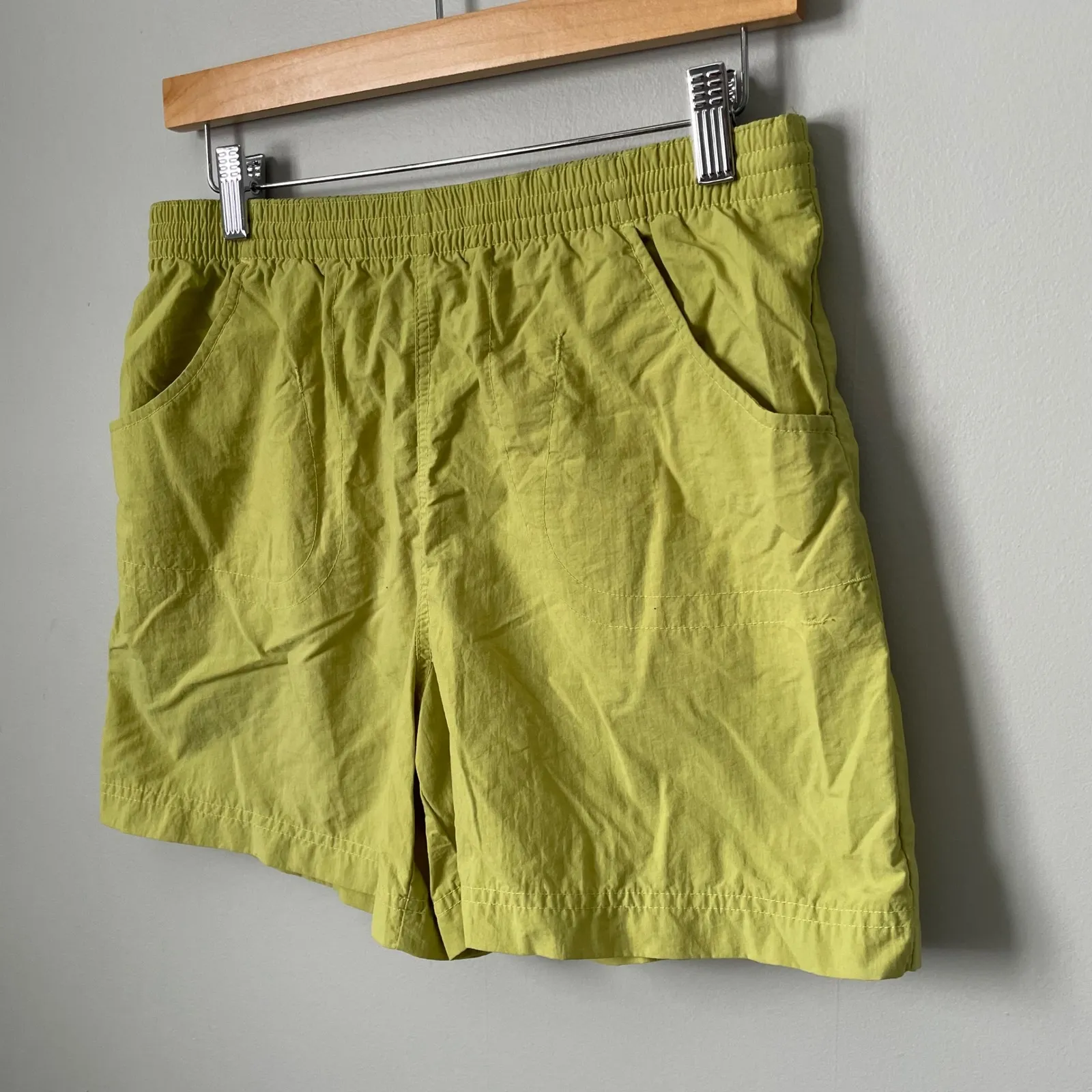 Columbia Sportswear Company Women's Size Lightweight Outdoors Shorts Size Small Green - Image 3