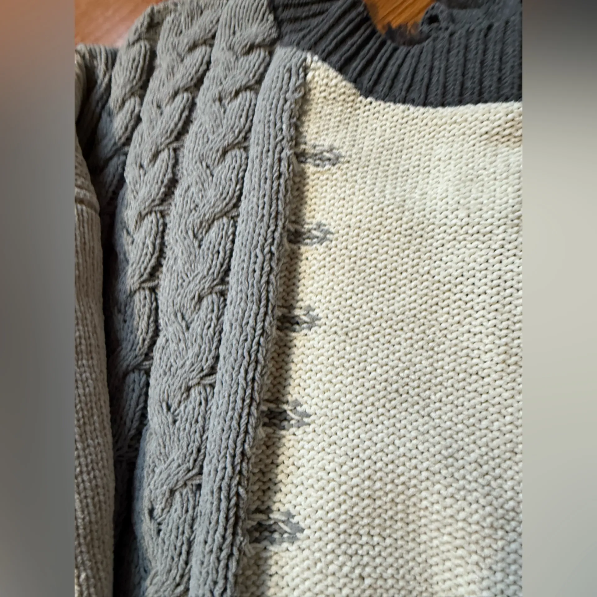 Colorblock Sweater with a Bow in the back Gray Size L - Image 3