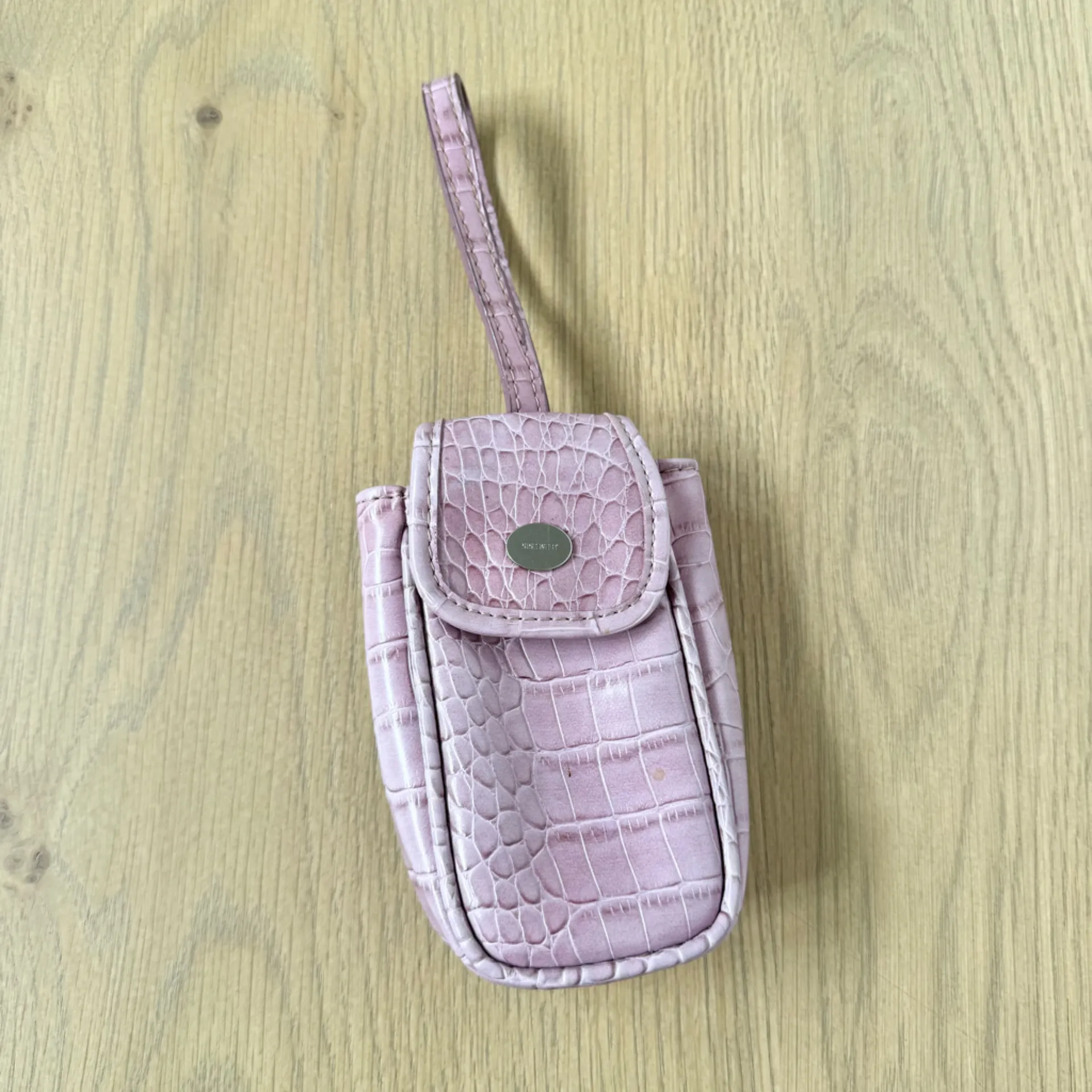 Vintage Nine West Y2K Pink Croc-Embossed Phone Pouch W/ ID Keychain - Image 2