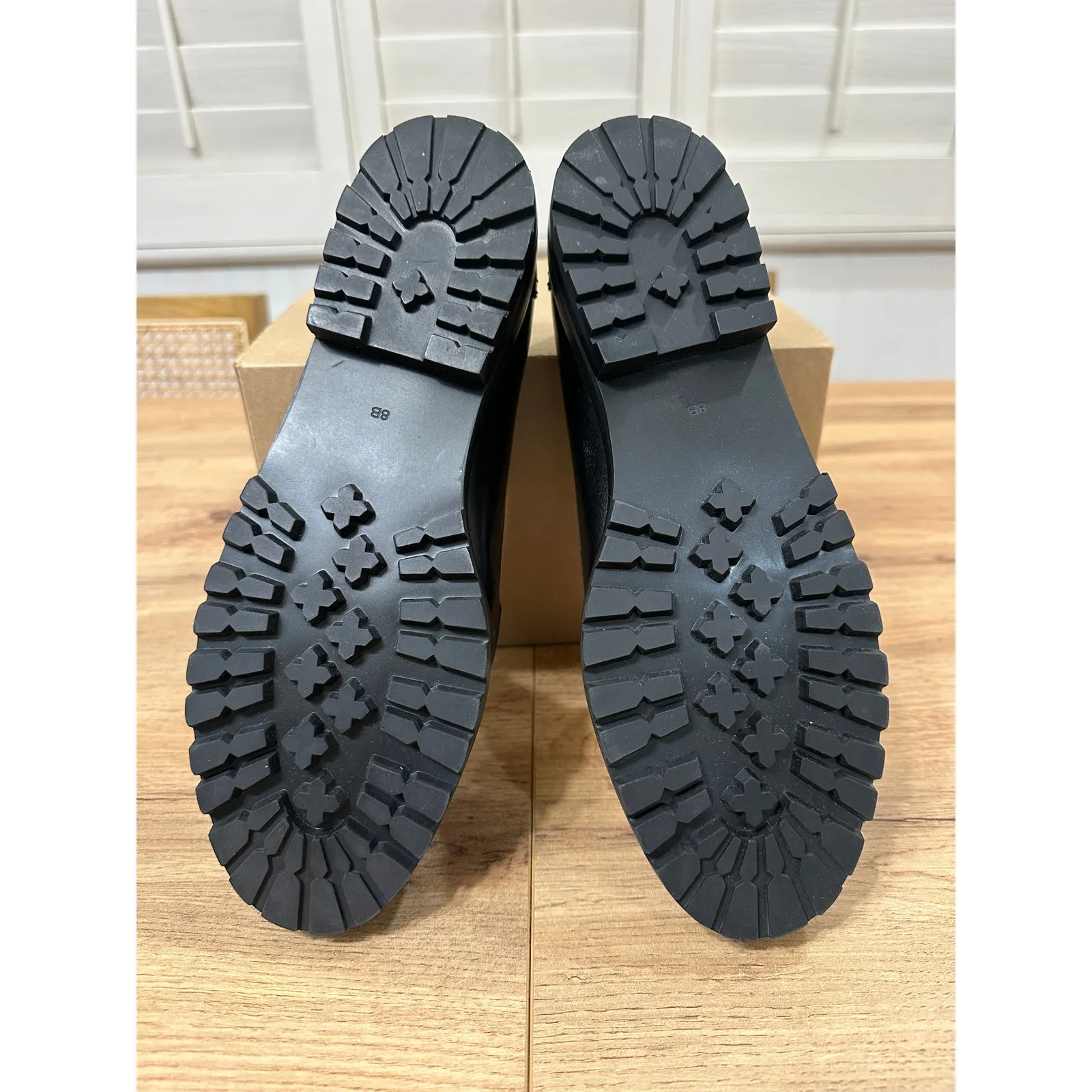 Kate Spade Posh Black Leather Loafers Size 8 NWOB Embellished Jewels Preppy - Image 11