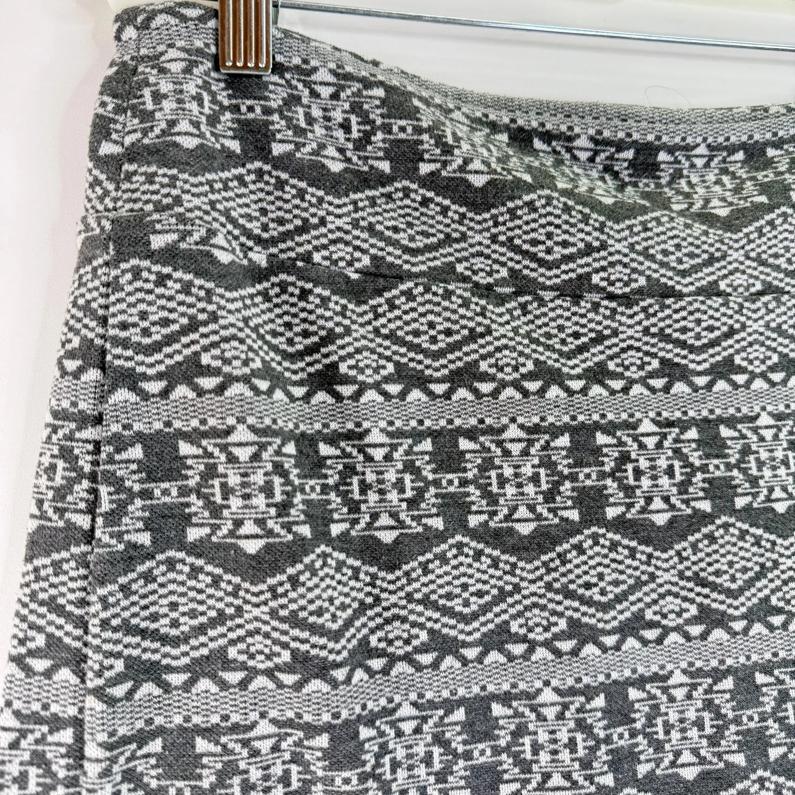 KAVU Women's Grey & White Mayra Mini Pull On Skirt Size Medium - Image 2