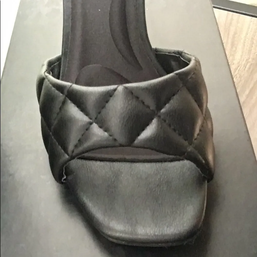 New in Box Simply Vera Vera Wang Women’s Quilted Slip On Dressy Heeled Sandal Black Size 7.5 - Image 6