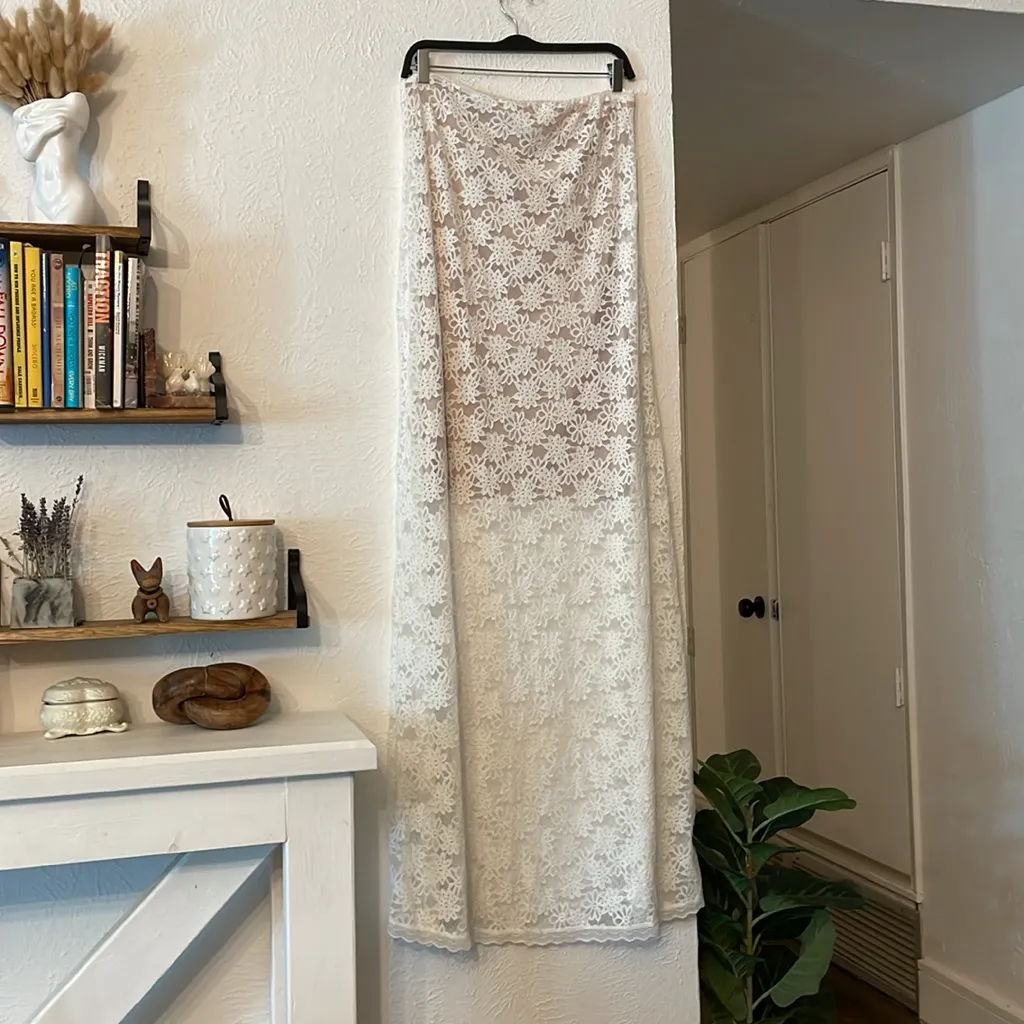 NWT Runaway The Label KINERA Chic White Lace Maxi Dress Size Large - Image 6