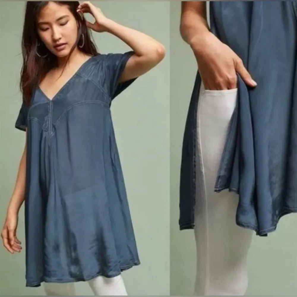 Anthropologie Akemi + Kin Bari blue flowy vneck short sleeve tunic top - Image 3