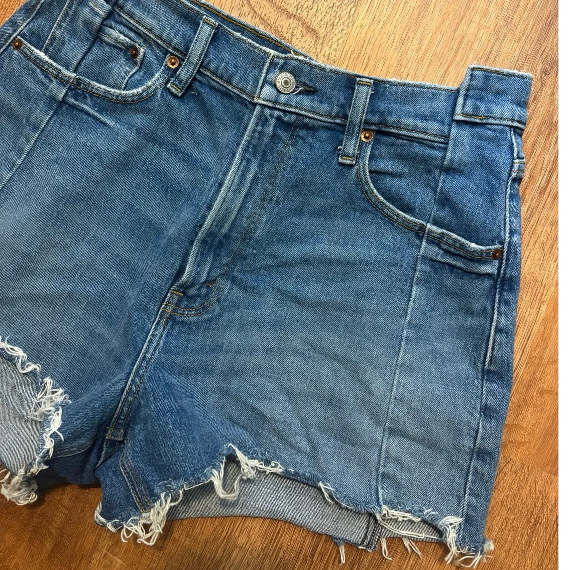 Abercrombie & Fitch The Mom Short High Rise Curve Love Size 29/8 - Image 2