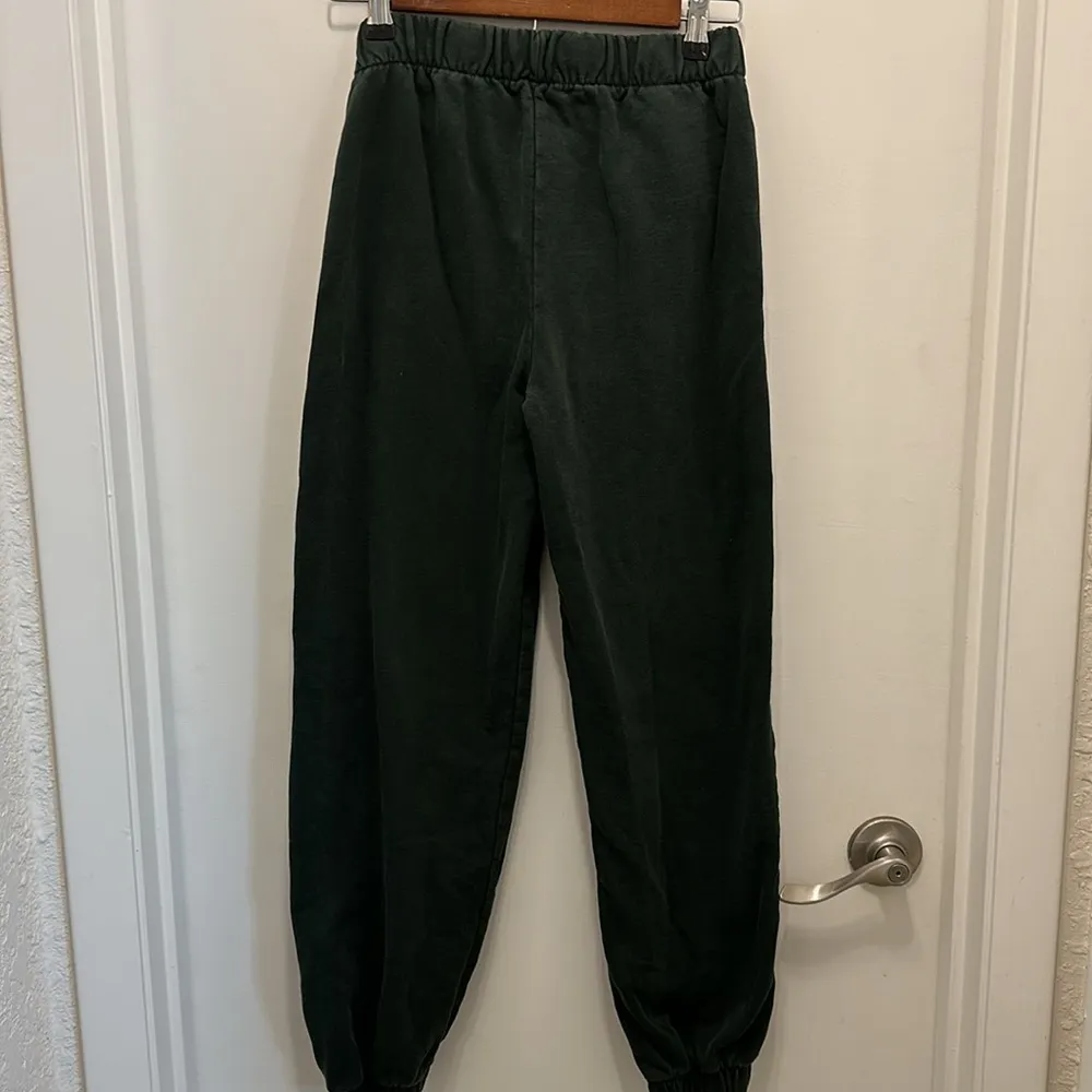 Brandy Melville Green Sweatpants - Image 4