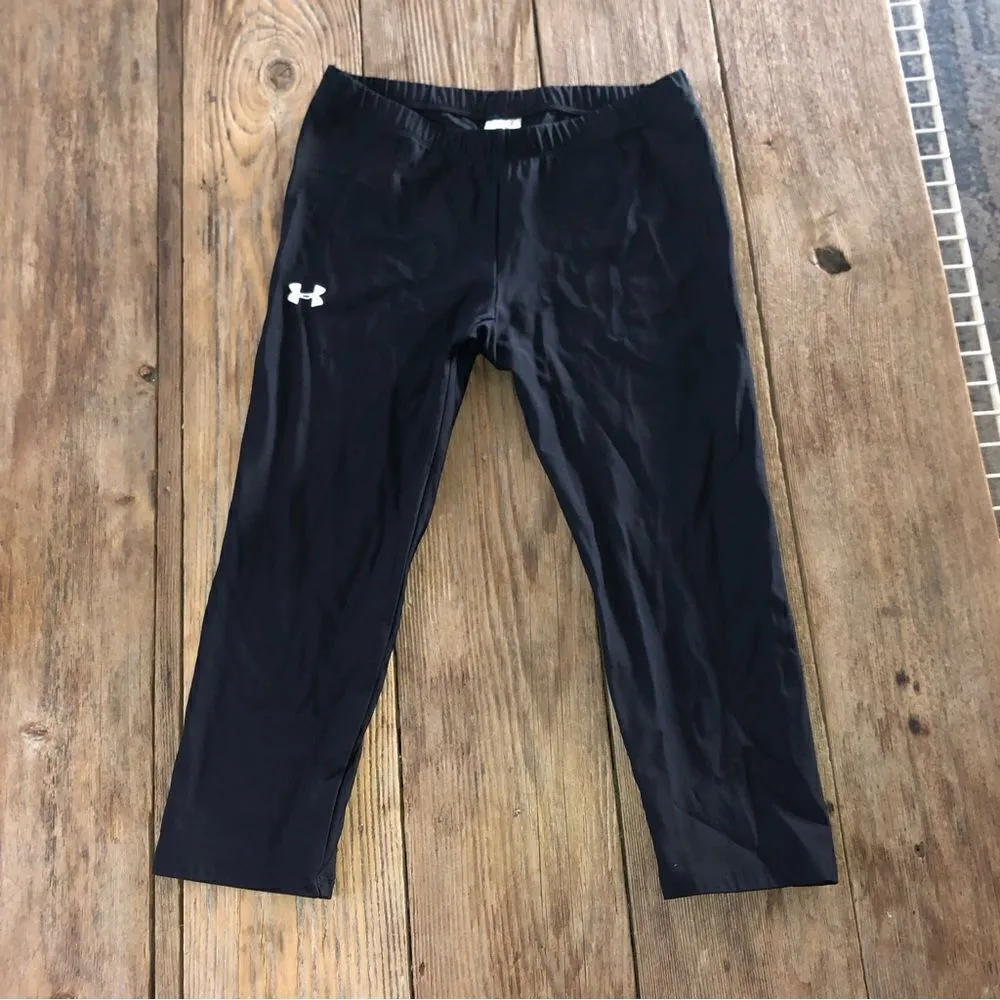 💕5️⃣ Under armor crop black leggings says Med but I think small x-small - Image 3