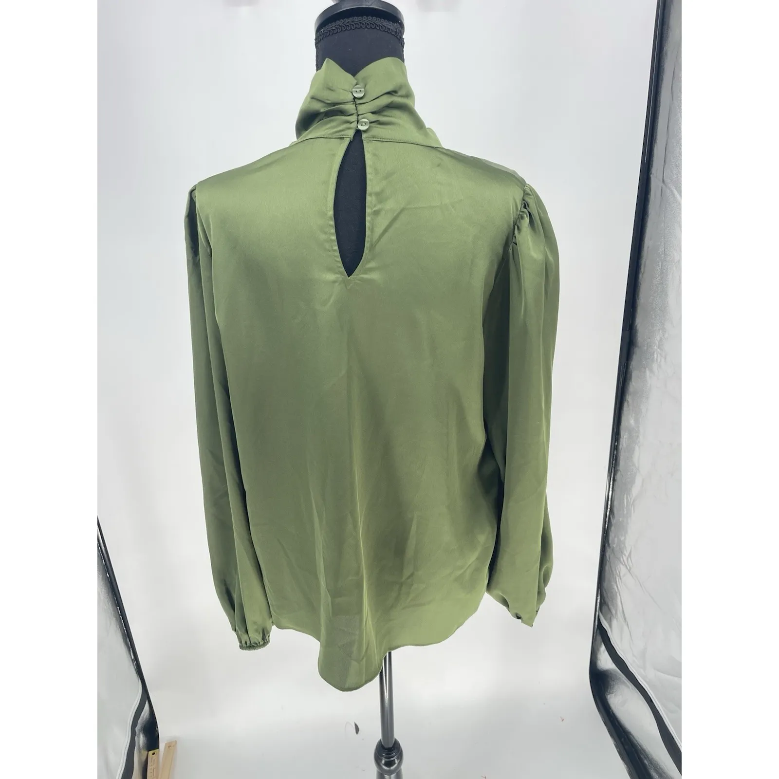 Ann Taylor Women's Mock Neck Top Sz L Silk Satin Soft Green Blouse Holiday Bin11 - Image 5