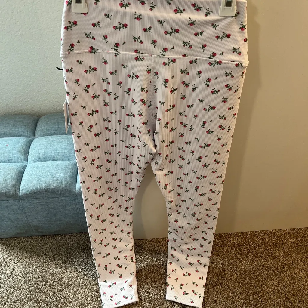 Beach riot white floral, leggings, new with tags medium - Image 5
