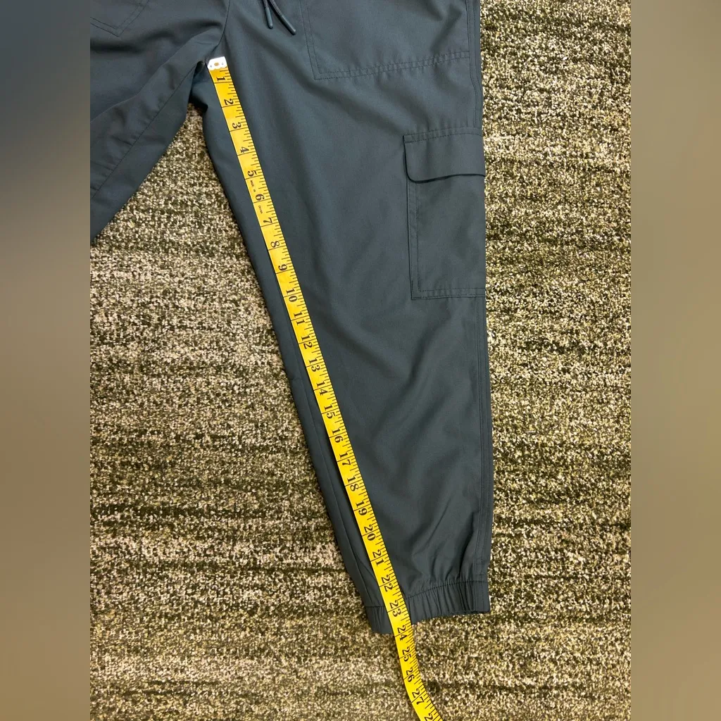 Old navy high rise stretch tech cargo joggers - Image 4
