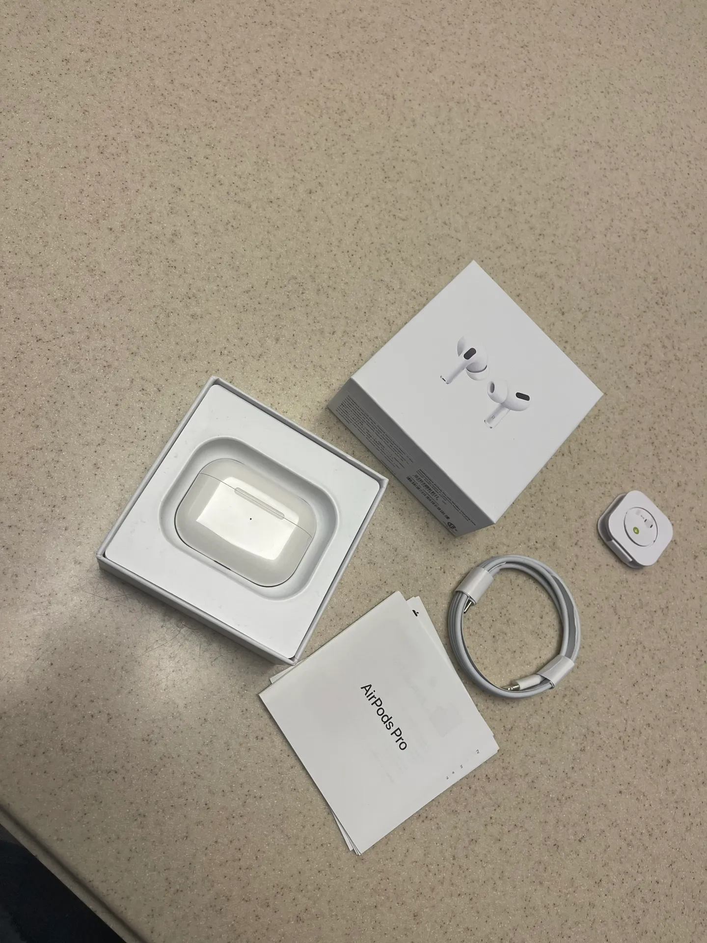 Apple AirPods Pros - Image 5