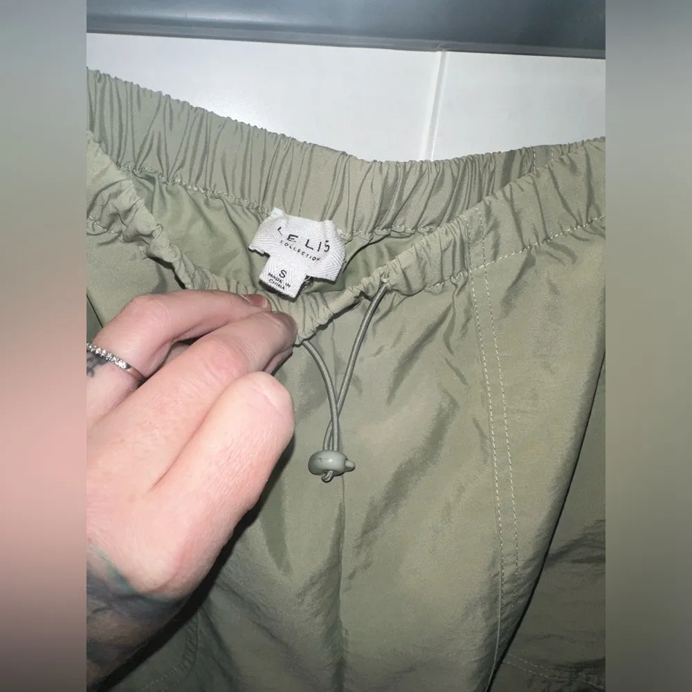 NWOT LE LIS nylon cargo pants - Image 3