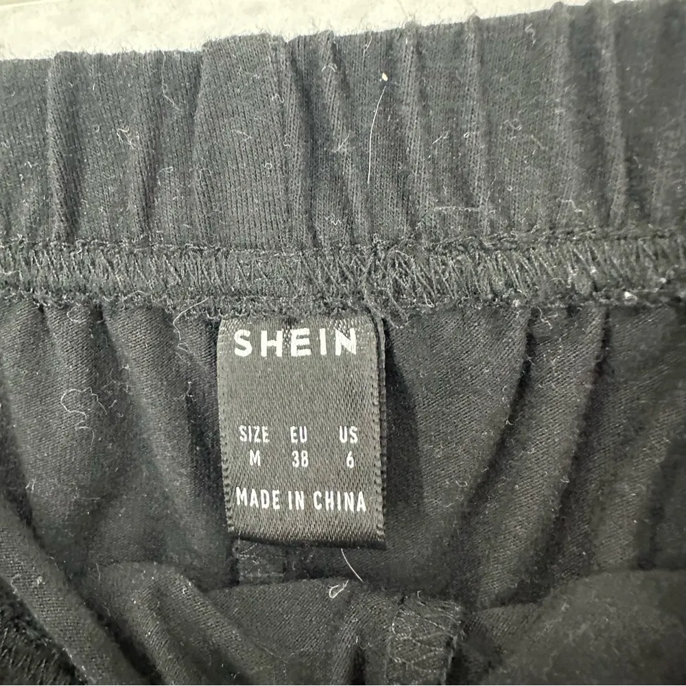 Shein Pull On Shorts Barbed Wire Heart Logo Women Medium Black - Image 8