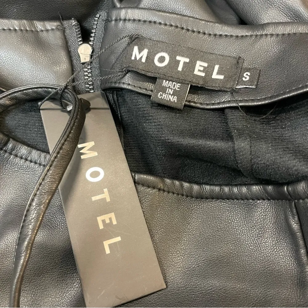 Motel By Urban Outfitters Vegan Leather Boot Cut Flare Mid Rise Pant Size Small - Image 8