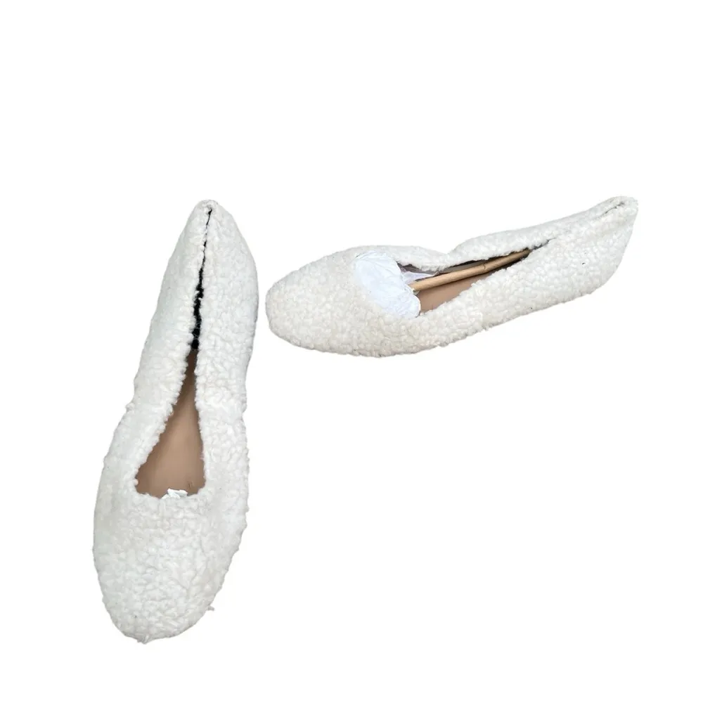 NWOT AQUA Ellie faux fur cushioned flats - Image 4