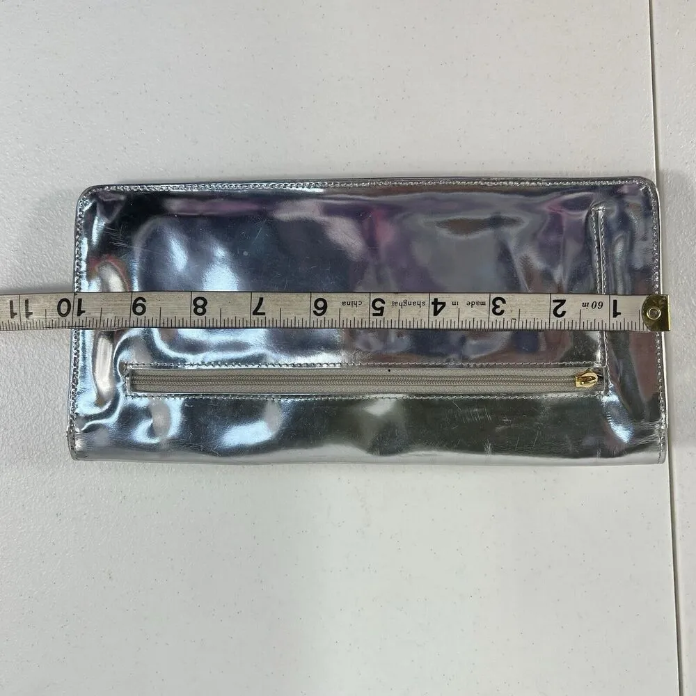 Hobo International Silver Patent Leather Twist Lock Closure Wallet Clutch Womens - Image 13