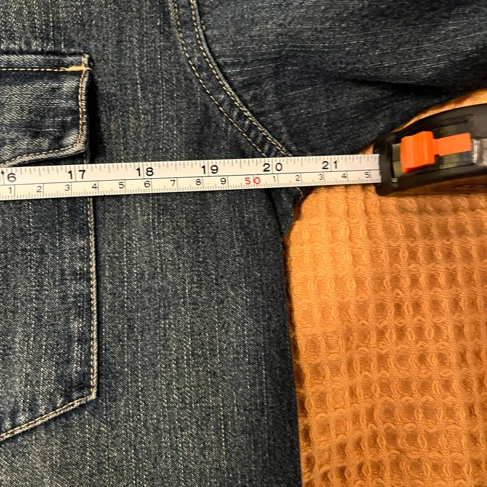 Levi’s red tab cropped denim shirt - Image 6