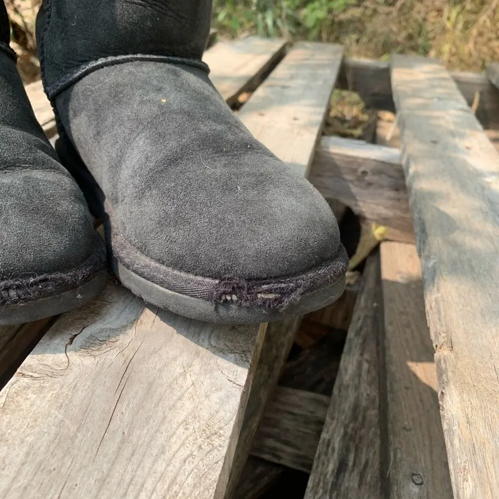 Ugg Classic #5825 short black boots Size 6 - Image 2