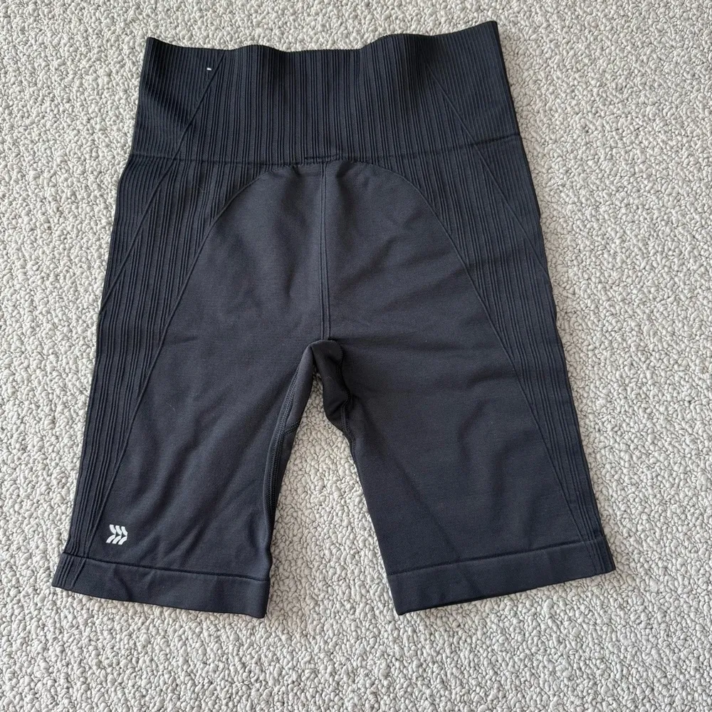 All in Motion Black Bike Shorts Seamless High-Waisted NWOT - Image 3