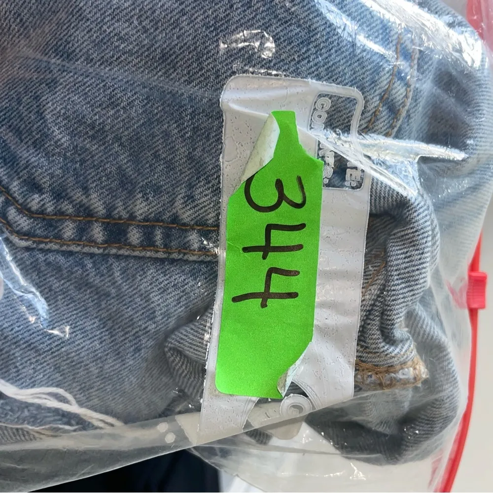 Old Navy Women's high rise OG Straight Denim Shorts - Image 4