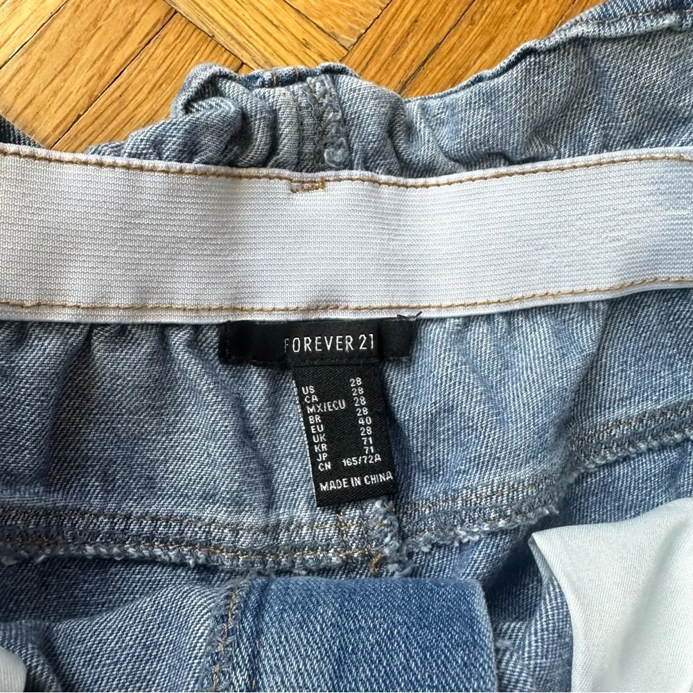 Forever 21 Paperbag Waist Distressed Jeans Size 28 - Image 5