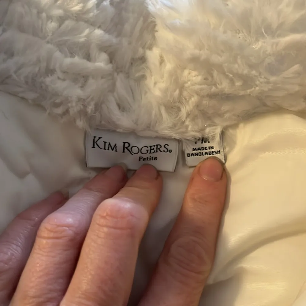 Kim Rogers White Fur Vest Petite Medium with front pockets - Image 3