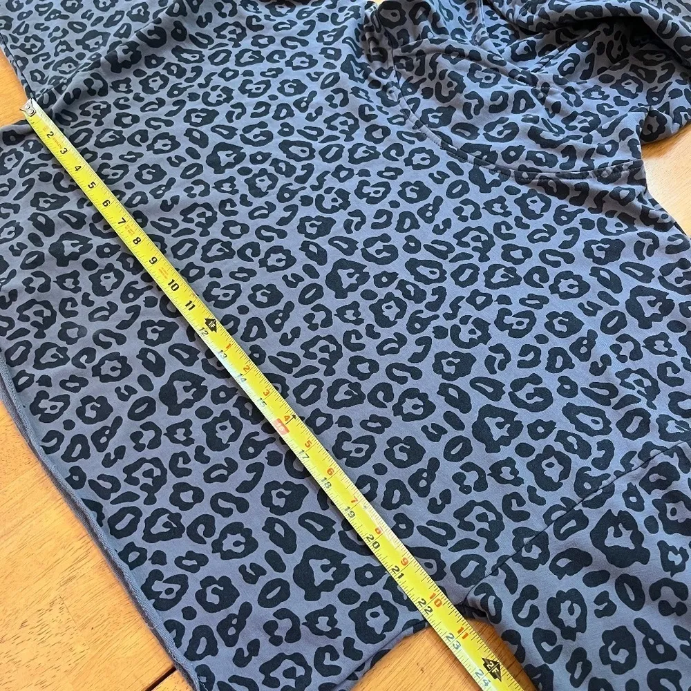 Sundays Grey Cropped Pullover Sweatshirt Hoodie Cheetah Print, Size M - Image 8