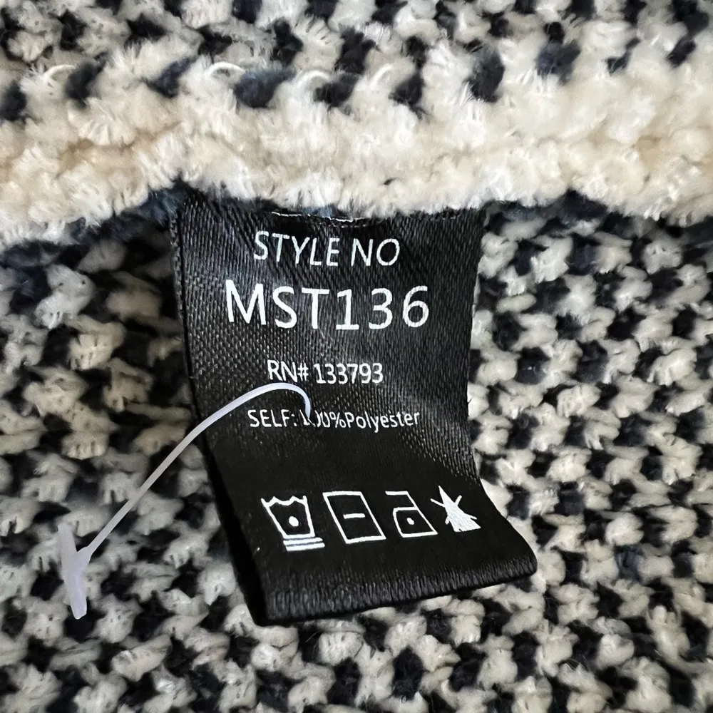 POl fun Aztec chenille sweater‎ Size M - Image 8