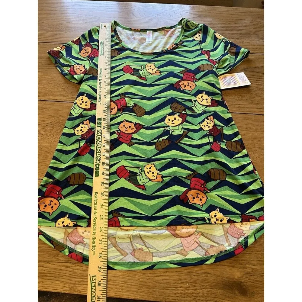 LuLaRoe T Shirt Large Green brown cat kitty kitten on sled Size Small Winter NWT - Image 3