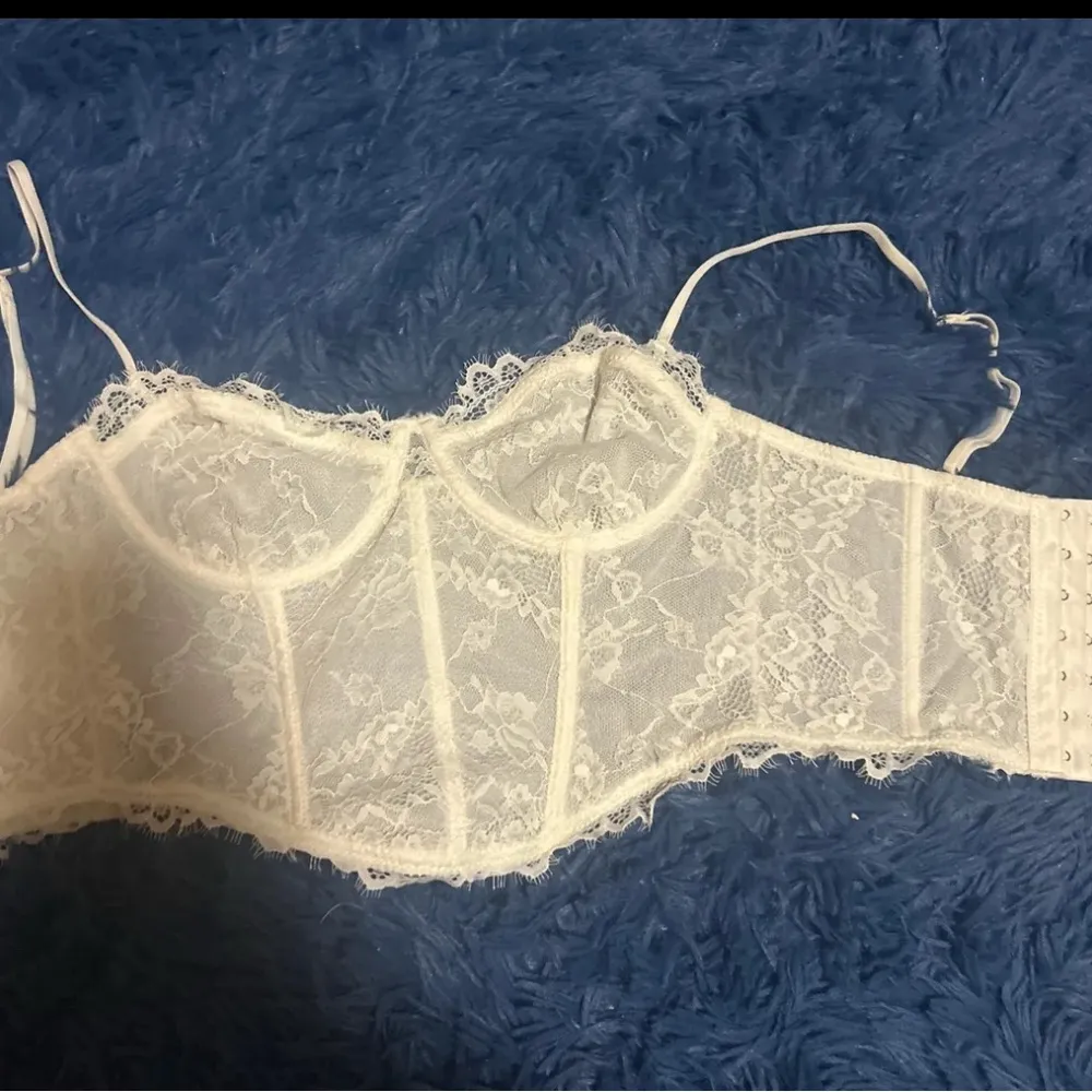 Forever 21 Elegant White Lace Bustier - Image 2
