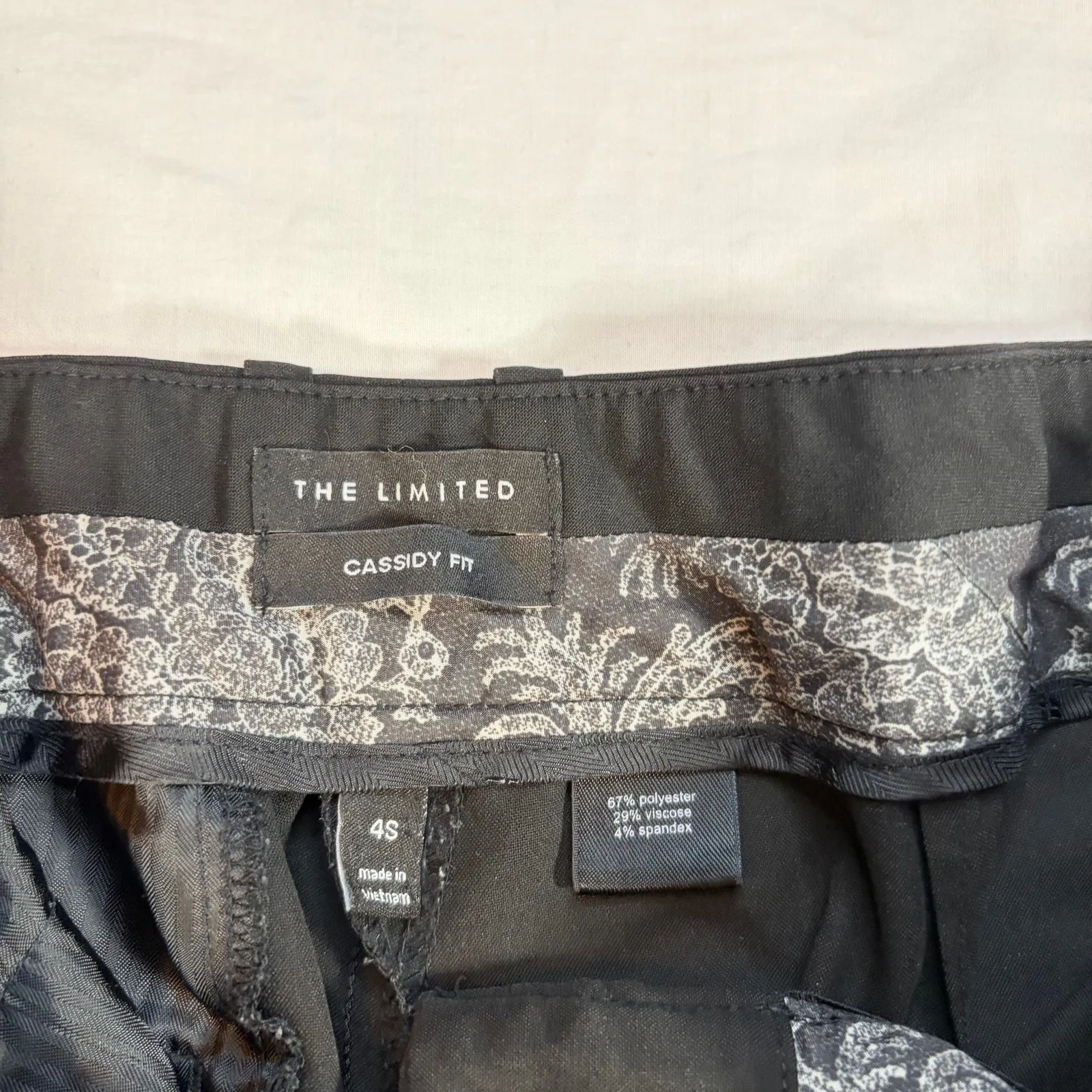 The Limited womens Cassidy fit black wide leg pants.  Size 4S.  Y2K, workwear - Image 3