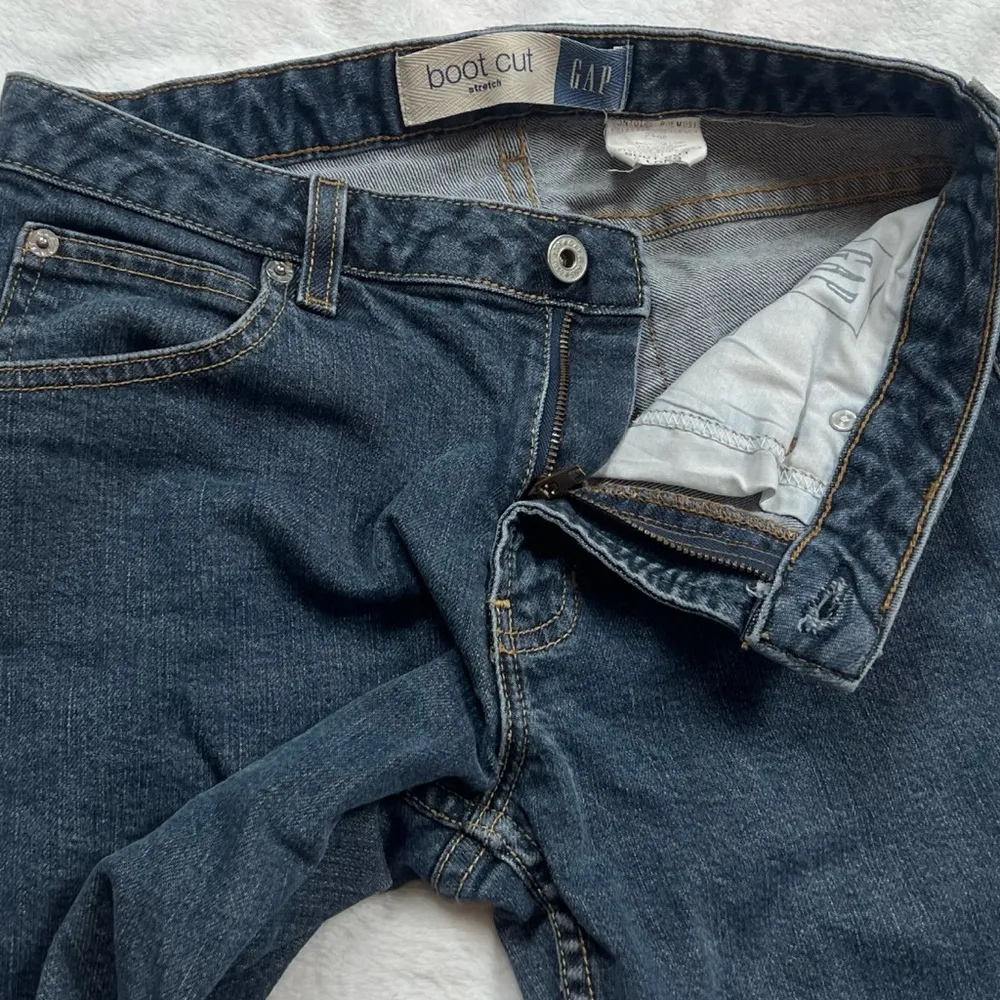 GAP Bootcut Stretch Medium Wash Denim Jeans Mid Rise Distressed Size 6 Long - Image 6