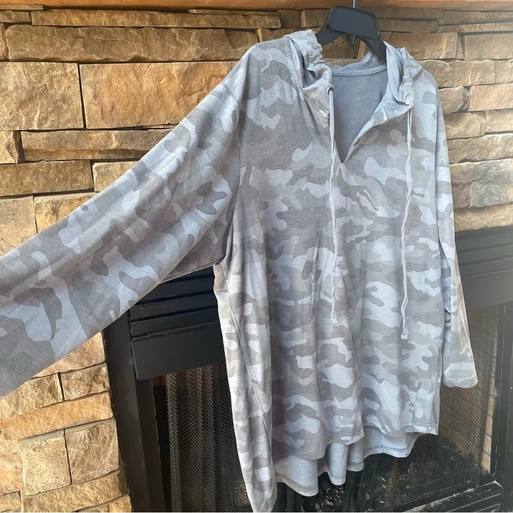Hooded camouflage tunic top size XL light camo color gray green boutique - Image 3