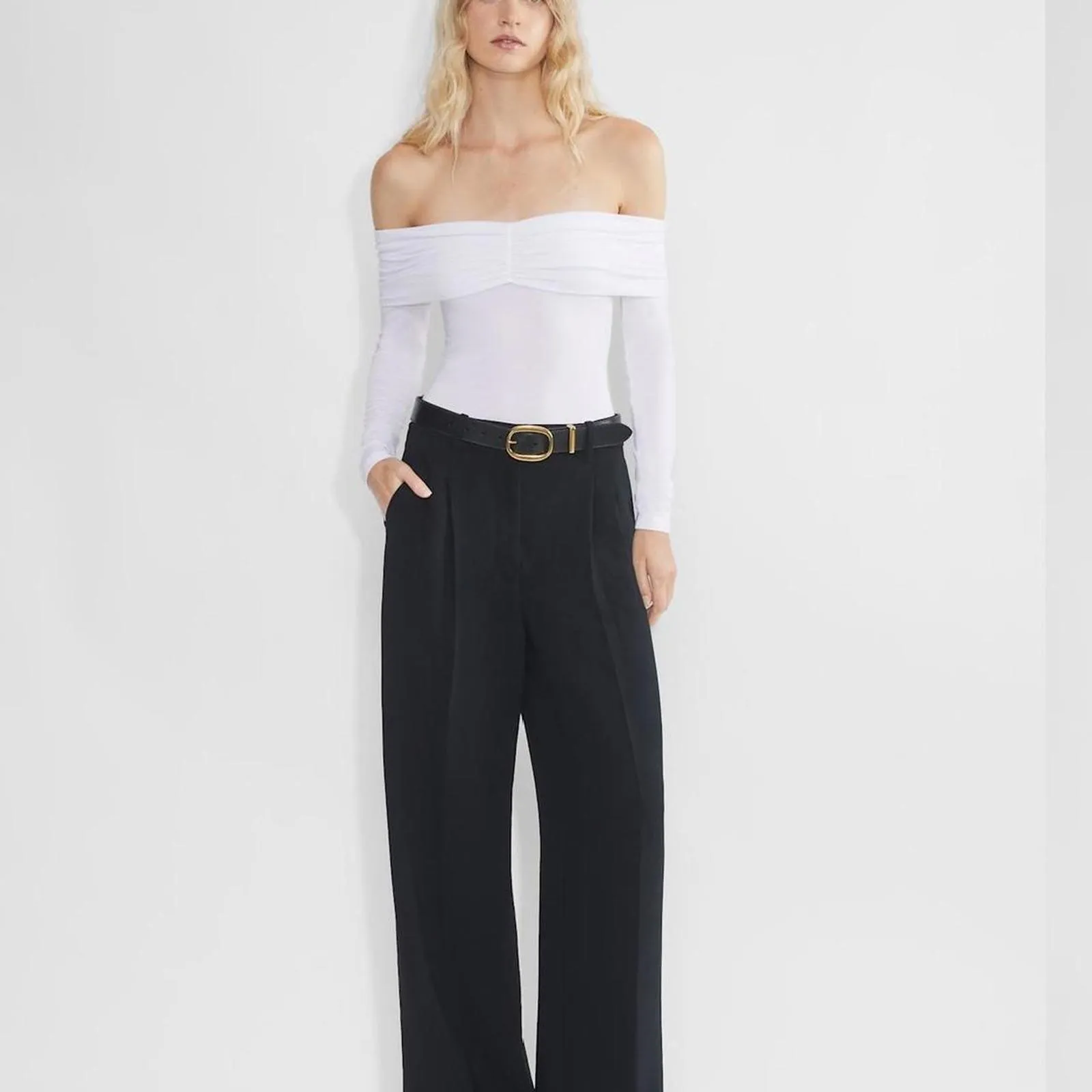 white aritzia off the shoulder top in a size 2XS - Image 7