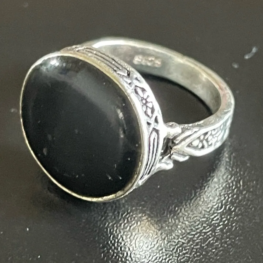 Round black obsidian silver plated ring size 6.5 - Image 3