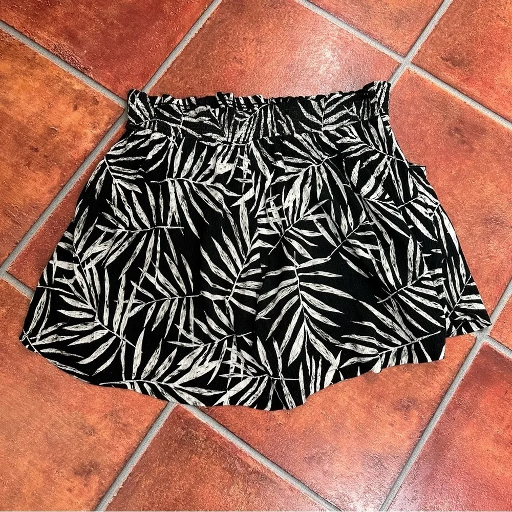 For Days Easy Shorts in Black/White Black Size M - Image 4