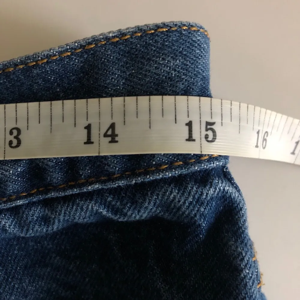 Nasty Gal Levi’s Shorts with Rose Patches - Image 6