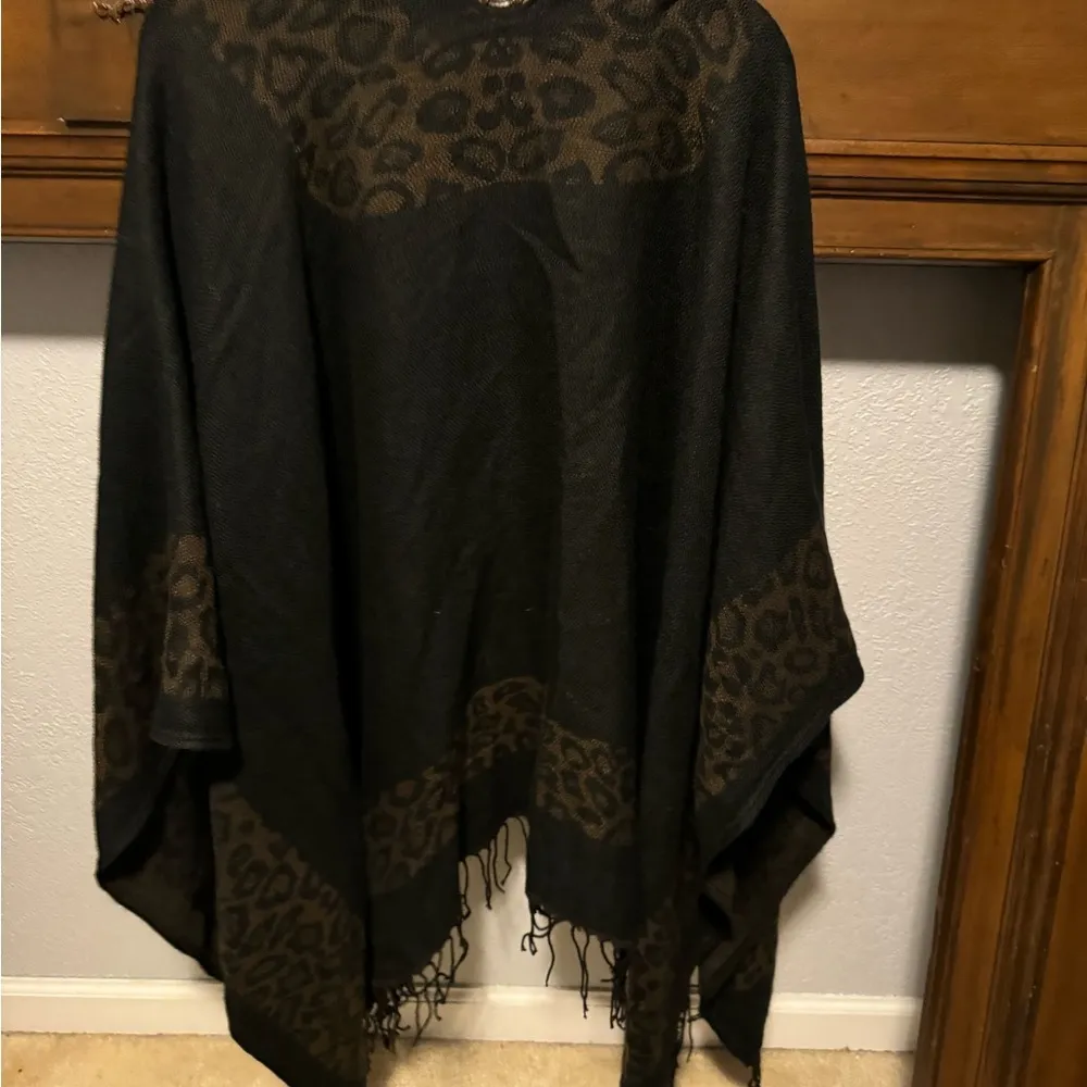 Chic Animal Print Shawl with Fringe Black Size undefined - Image 2
