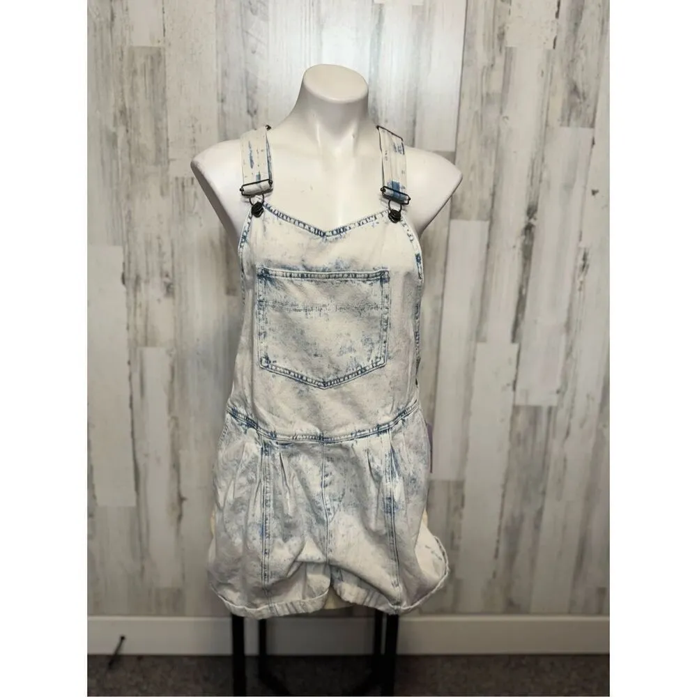 Wild fable overalls shorts size medium - Image 2