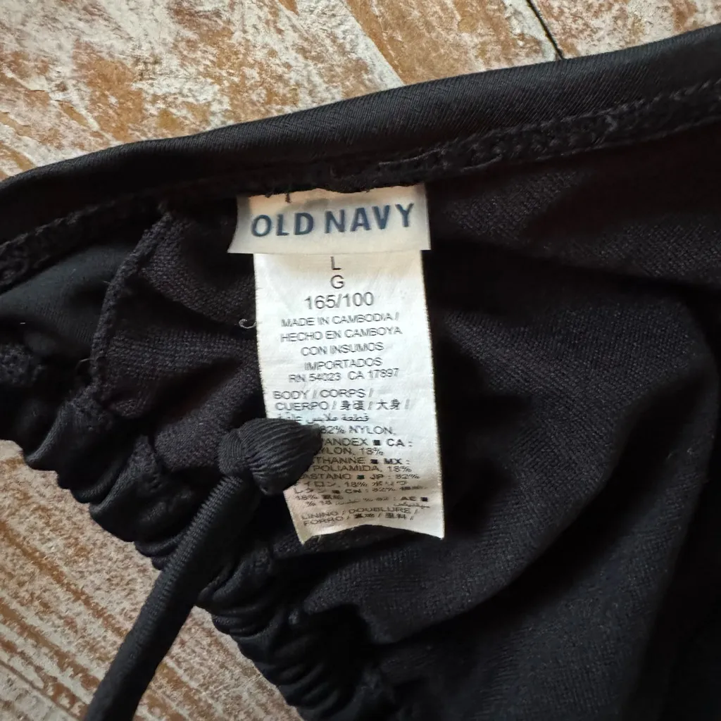 🖤 Old Navy Black Triangle Bikini Top 👙 Size L | Pre-Loved Very Good Condition - Image 4