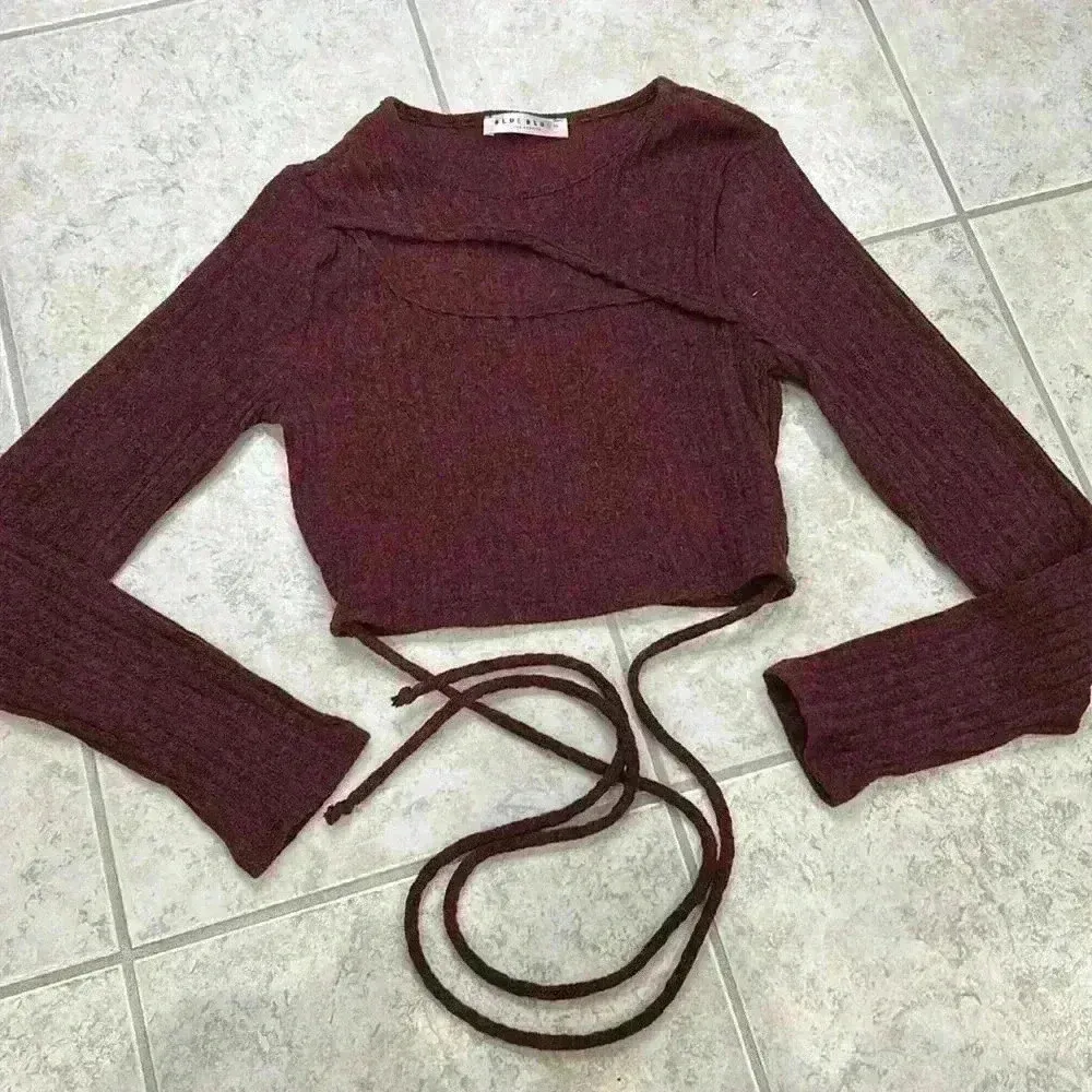 Long sleeve cute out top - Image 2