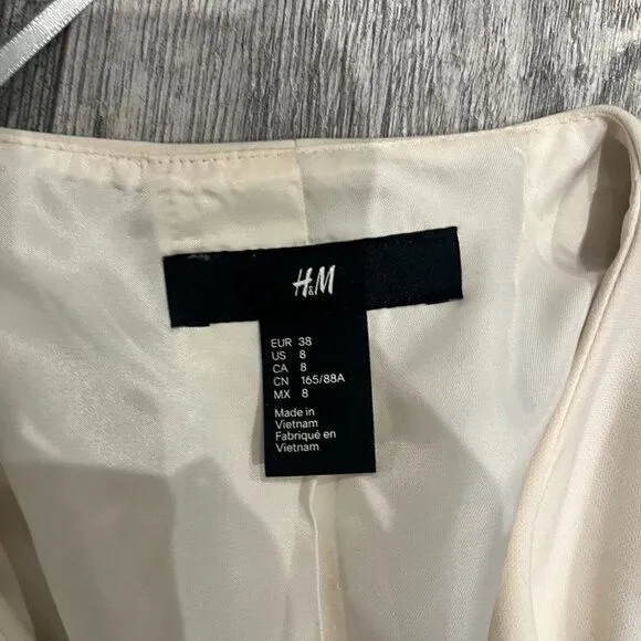 H&M Womens Size 8 Cream Colored Blazer Long Sleeves Zipper Pockets No Collar - Image 3