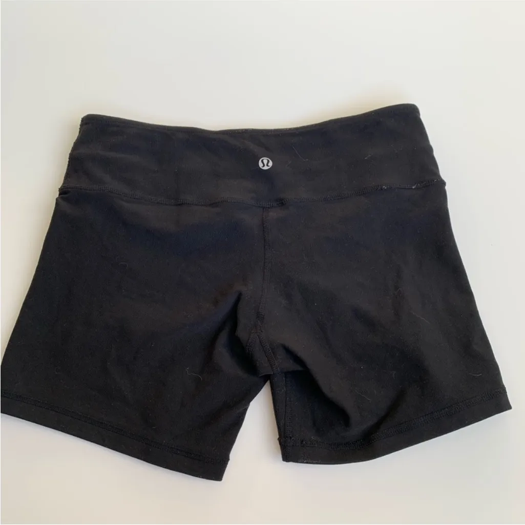 Lululemon Black Groove Shorts Size 6 - Image 2