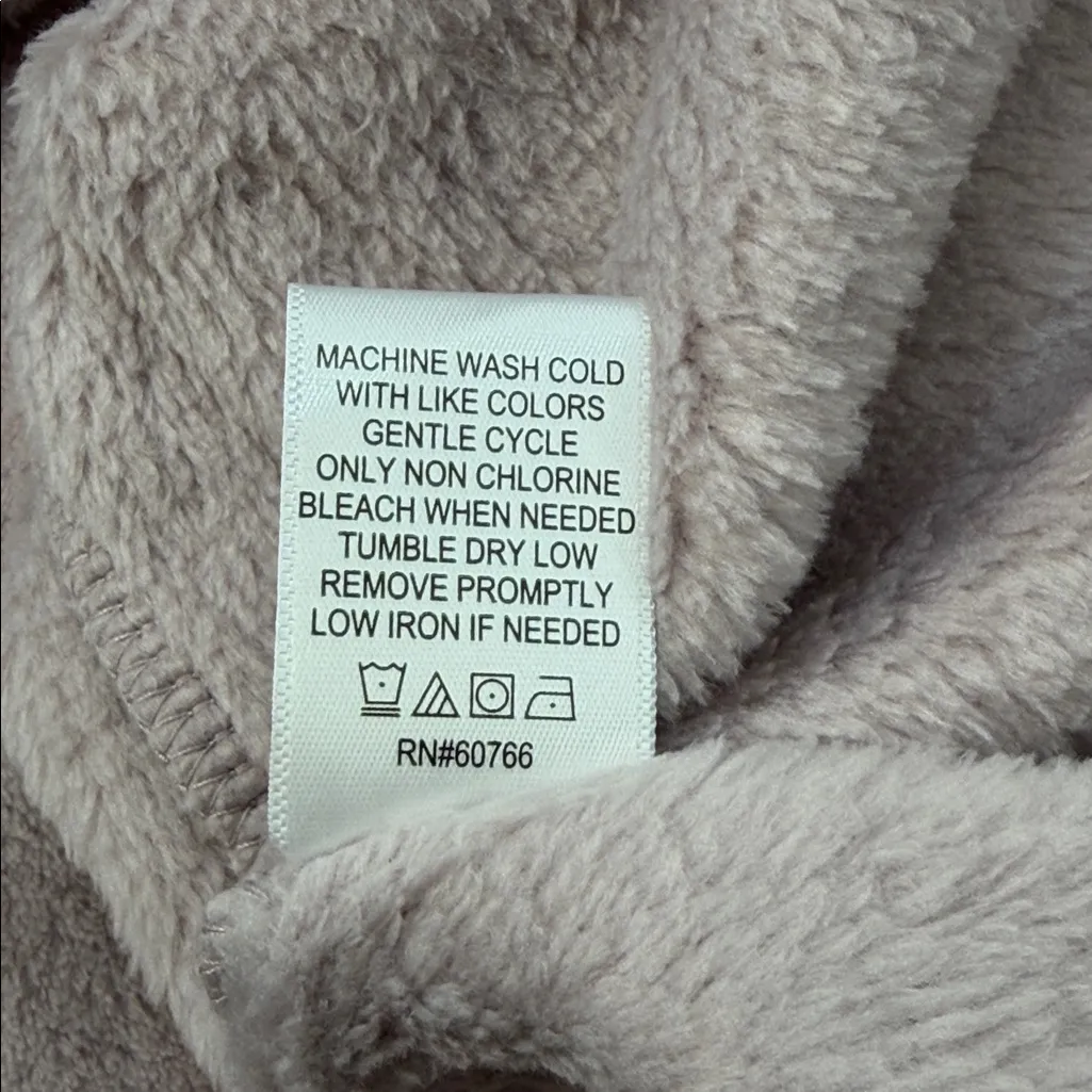 Ulta Beauty NWT Light Lavender Soft Plush Belted Bathrobe With Pockets Purple Size L - Image 7