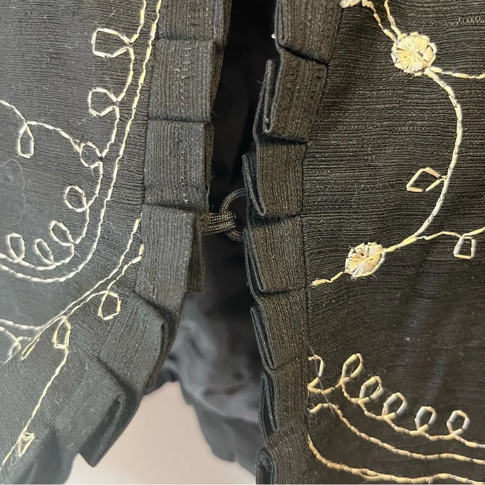 Silk Land Jacket Black w/ Cream Embroidery Ruffle Trim Single Clasp Blazer L EUC Size L - Image 2