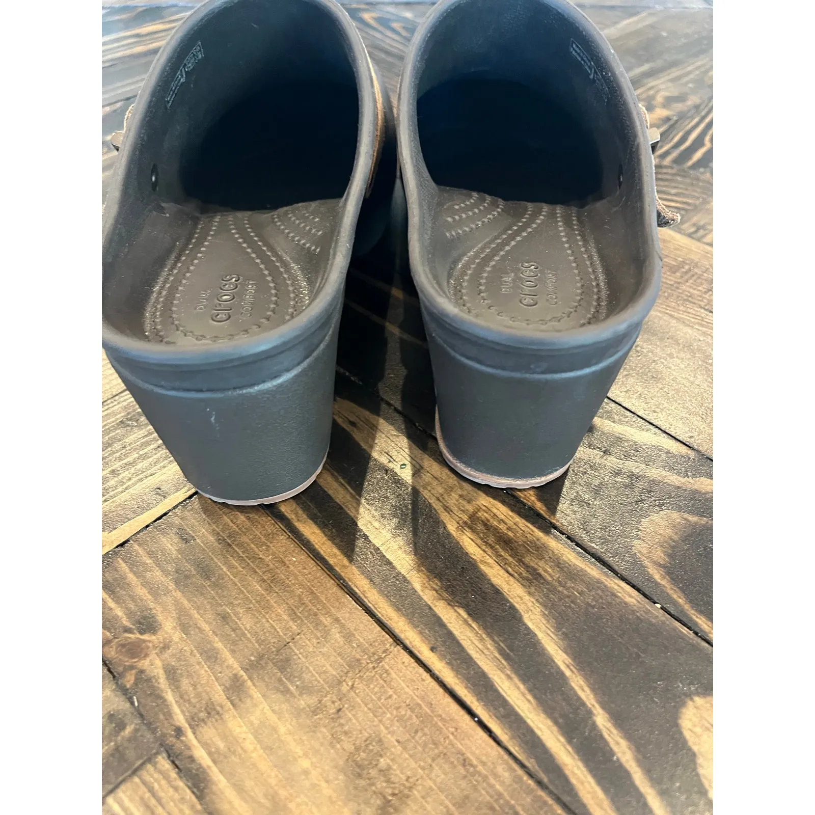 Crocs Sarah Clog Mule Dual Comfort Expresso Rubber Suede Women 10 Neutral Hobbit - Image 6