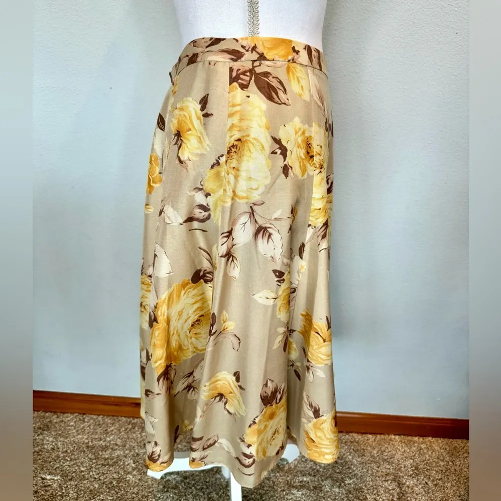 Vintage Banana Republic 100% silk neutral floral skirt | EUC | Size 4 | 25” long - Image 3