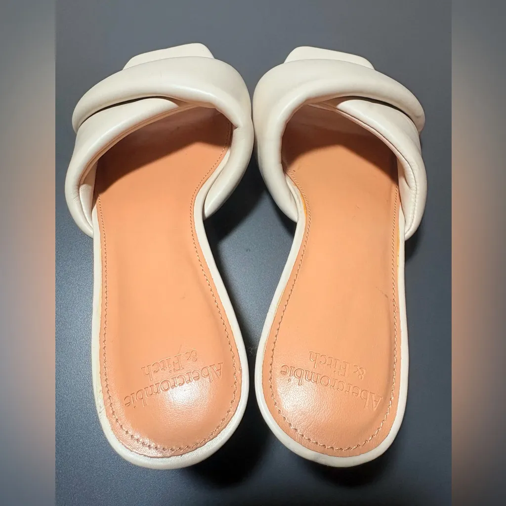 ABERCROMBIE & FITCH Puff Twist Kitten Heel Sandals - Image 5